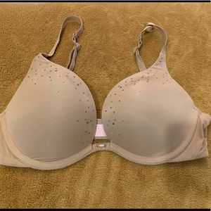Victoria’s Secret 32 C